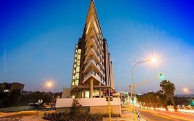 Stay Ulo At The Apex On Smuts